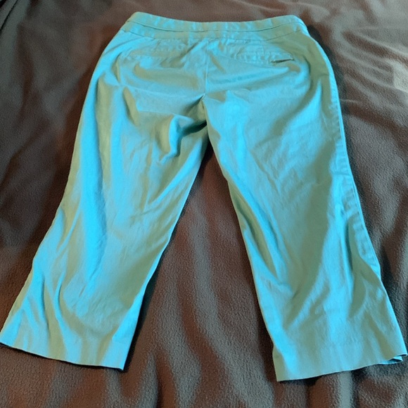 Jones New York Signature turquoise capri stretch pants.  Front pockets. Size 4 - Picture 5 of 7